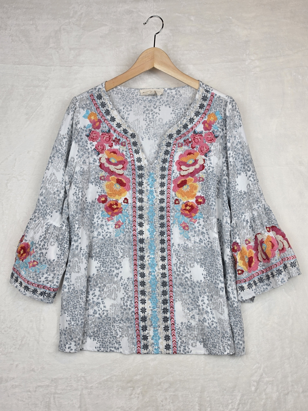 Savanna Jane Embroidered Tunic Top Women's Large Gray Floral Boho Rayon
